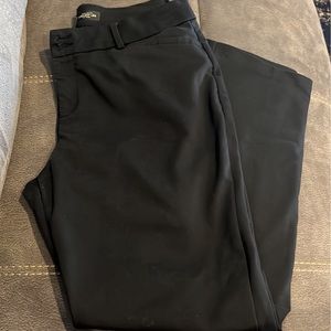 Women’s Lee Pants size 12 Petite. Regular fit, straight leg, secretly shapes.